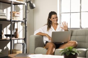 Call Center híbrido: Como usar VoIP para ter agentes em casa e no prédio sem diferença na qualidade