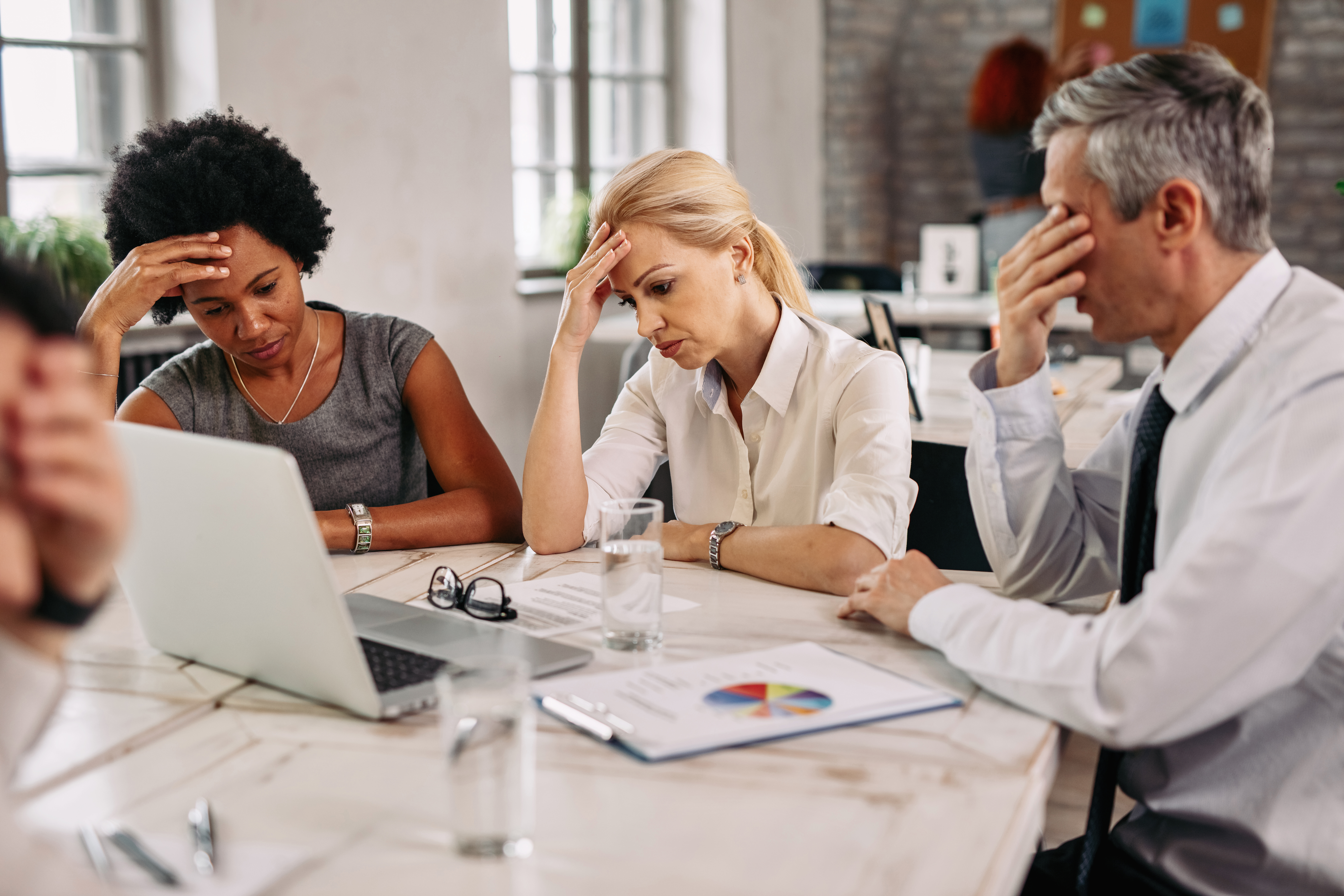 7 erros que fazem sua equipe comercial perder vendas por telefone